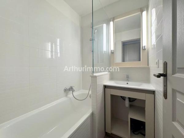 Vente                                                      Appartement
                        
                     2 pièces                      27 m2                     à Grimaud