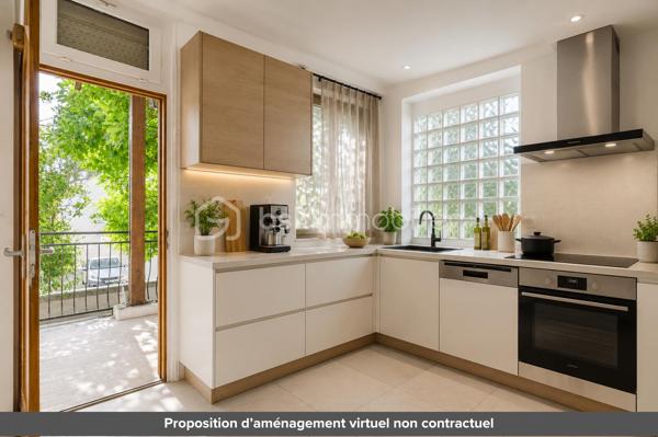 Maison familiale avec JARDIN et TERRASSES dans un quartier calme et résidentiel

Elle se compose comme suit :
- Rez-de-chaussée : salle à manger, séjour avec accès à une TERRASSE de 20 m², deux chambres (dont une en mezzanine), petite cuisine, cellier, salle d'eau avec toilettes, petit bureau ou autre (buanderie, dressing, etc)
ENTREE INDEPENDANTE - Idéal pour une profession libérale, ou pour accueillir votre famille ou amis.

- 1er étage : double séjour, cuisine (ouverture possible sur séjour) avec accès à la 2e TERRASSE de 14 m², toilettes.
- 2e étage : deux chambres dont une avec dressing, deux bureaux (ou 3e chambre), salle de bain avec toilettes.
- JARDIN : Possibilité de stationner 2-3 véhicules et cabanon

Alliez sérénité et vie de famille grâce à la proximité immédiate des établissements scolaires. Avec son espace indépendant au RDC, cette maison est parfaite pour accueillir famille et amis. 
Un beau projet de rénovation pour lui redonner tout son éclat !