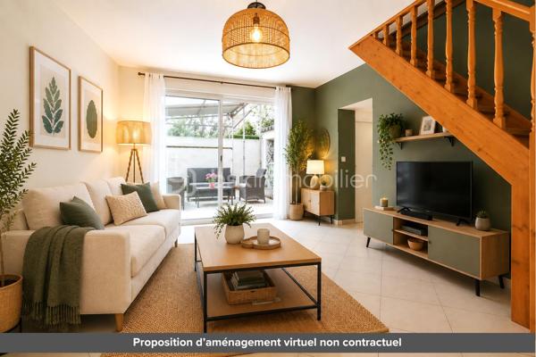 Maison familiale avec JARDIN et TERRASSES dans un quartier calme et résidentiel

Elle se compose comme suit :
- Rez-de-chaussée : salle à manger, séjour avec accès à une TERRASSE de 20 m², deux chambres (dont une en mezzanine), petite cuisine, cellier, salle d'eau avec toilettes, petit bureau ou autre (buanderie, dressing, etc)
ENTREE INDEPENDANTE - Idéal pour une profession libérale, ou pour accueillir votre famille ou amis.

- 1er étage : double séjour, cuisine (ouverture possible sur séjour) avec accès à la 2e TERRASSE de 14 m², toilettes.
- 2e étage : deux chambres dont une avec dressing, deux bureaux (ou 3e chambre), salle de bain avec toilettes.
- JARDIN : Possibilité de stationner 2-3 véhicules et cabanon

Alliez sérénité et vie de famille grâce à la proximité immédiate des établissements scolaires. Avec son espace indépendant au RDC, cette maison est parfaite pour accueillir famille et amis. 
Un beau projet de rénovation pour lui redonner tout son éclat !