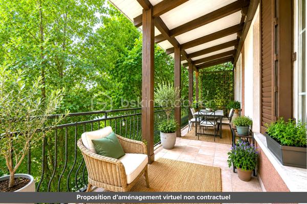 Maison familiale avec JARDIN et TERRASSES dans un quartier calme et résidentiel

Elle se compose comme suit :
- Rez-de-chaussée : salle à manger, séjour avec accès à une TERRASSE de 20 m², deux chambres (dont une en mezzanine), petite cuisine, cellier, salle d'eau avec toilettes, petit bureau ou autre (buanderie, dressing, etc)
ENTREE INDEPENDANTE - Idéal pour une profession libérale, ou pour accueillir votre famille ou amis.

- 1er étage : double séjour, cuisine (ouverture possible sur séjour) avec accès à la 2e TERRASSE de 14 m², toilettes.
- 2e étage : deux chambres dont une avec dressing, deux bureaux (ou 3e chambre), salle de bain avec toilettes.
- JARDIN : Possibilité de stationner 2-3 véhicules et cabanon

Alliez sérénité et vie de famille grâce à la proximité immédiate des établissements scolaires. Avec son espace indépendant au RDC, cette maison est parfaite pour accueillir famille et amis. 
Un beau projet de rénovation pour lui redonner tout son éclat !