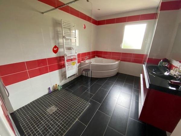 Maison de plain pied 150 m² habitables - Villefranche de Rgue