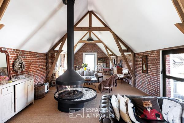 Ancienne ferme au carré au coeur des champs