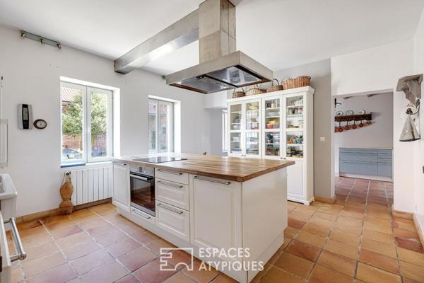 Ancienne ferme au carré au coeur des champs