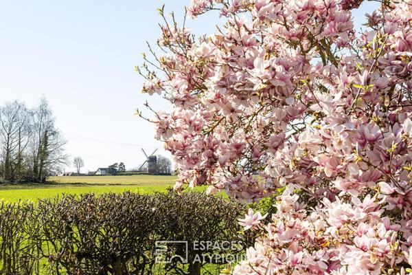 Ancienne ferme au carré au coeur des champs