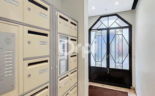 Appartement à vendre    1 pièce • 27,50 m2 Paris 15