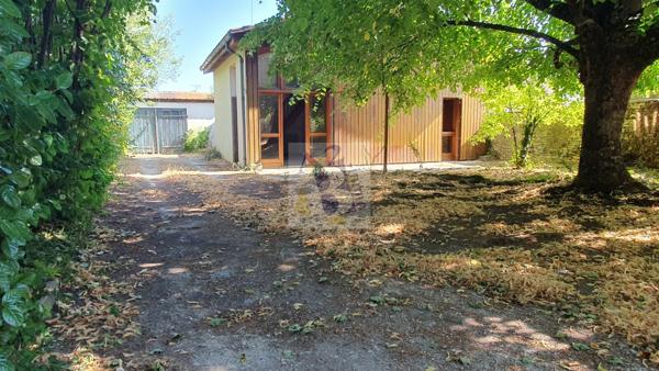 Vente maison Angouleme (16000), 119.00m² avec 6 pièce(s) dont 3 chambre(s) sur 600.00m² de terrain. Agence Allard Brimeaud