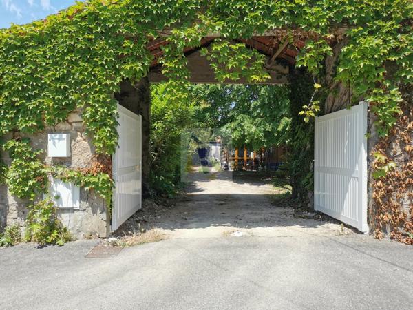 Vente maison Angouleme (16000), 119.00m² avec 6 pièce(s) dont 3 chambre(s) sur 600.00m² de terrain. Agence Allard Brimeaud