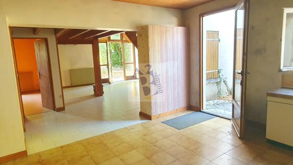Vente maison Angouleme (16000), 119.00m² avec 6 pièce(s) dont 3 chambre(s) sur 600.00m² de terrain. Agence Allard Brimeaud