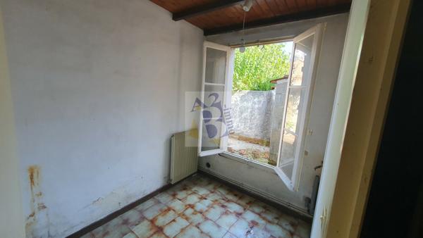Vente maison Angouleme (16000), 119.00m² avec 6 pièce(s) dont 3 chambre(s) sur 600.00m² de terrain. Agence Allard Brimeaud