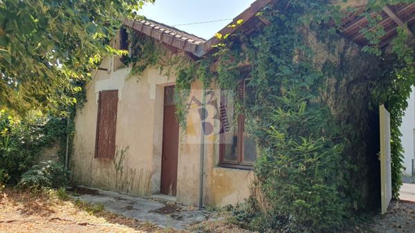 Vente maison Angouleme (16000), 119.00m² avec 6 pièce(s) dont 3 chambre(s) sur 600.00m² de terrain. Agence Allard Brimeaud