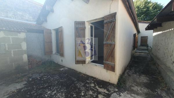 Vente maison Angouleme (16000), 119.00m² avec 6 pièce(s) dont 3 chambre(s) sur 600.00m² de terrain. Agence Allard Brimeaud