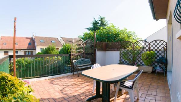 Maison
         5 pièces
        - 140 m² 487 000 € *