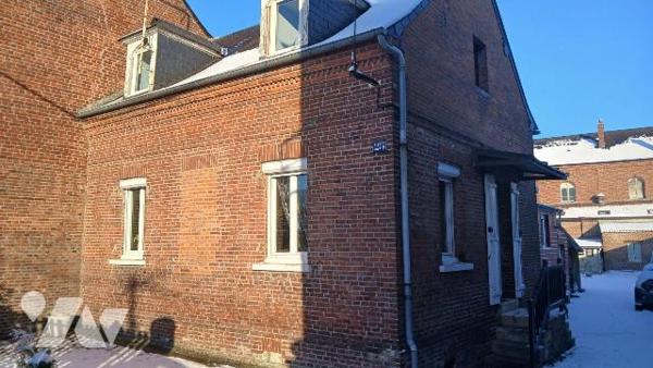 Maison restaurée comprenant :
- au rez-de-chaussée : cuisine aménagée et équipée ouverte sur s...