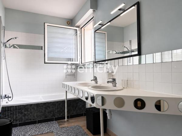 Maison
         6 pièces
        - 160 m² Bien prestige