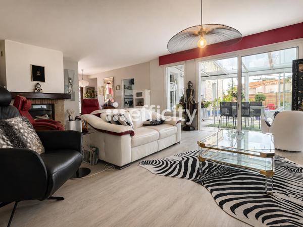 Maison
         6 pièces
        - 160 m² Bien prestige