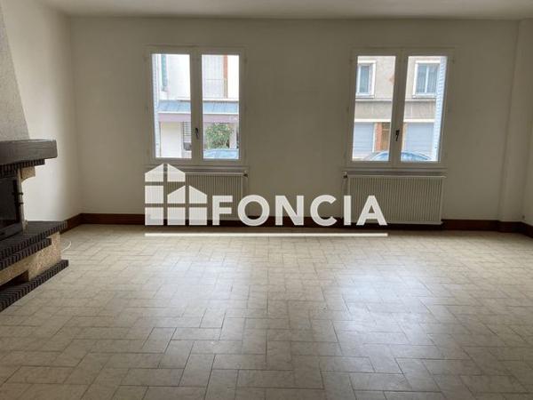 Location Maison 5 pièces 126.2 m² - 11 AVENUE DE BOURGES Gien 45500