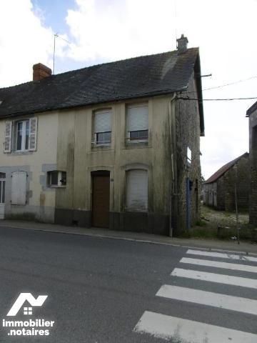 Le Ribay (53), nous vous proposons d'acquérir une maison de bourg de 65m² à rénover, sans jardi...