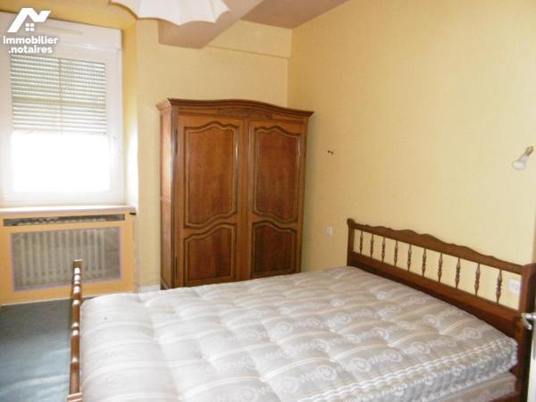 Le Ribay (53), nous vous proposons d'acquérir une maison de bourg de 65m² à rénover, sans jardi...