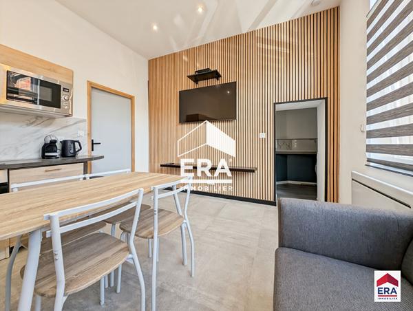 Immeuble rénové à neuf - 94 m² - 5 chambres meublées - 5 salles d'eau privatives - Proche métro