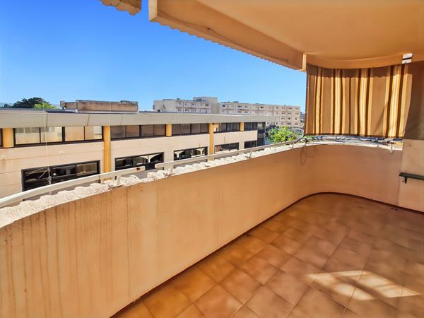 Appartement Vitrolles 4 pièce(s) avec cave et terrasse