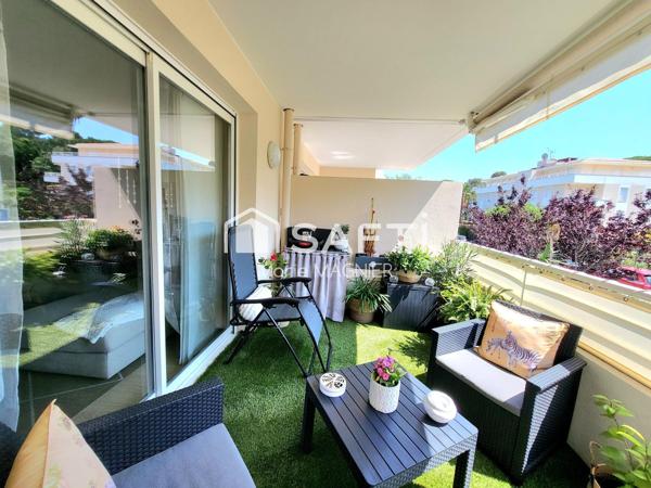 CAVALAIRE-SUR-MER –  APPARTEMENT T2  DE 42M2 ENTIÈREMENT RÉNOVÉ AVEC TERRASSE, PARKING ET PISCINE RESIDENCE SECURISEE DE STANDING PROCHE CENTRE- VILLE.