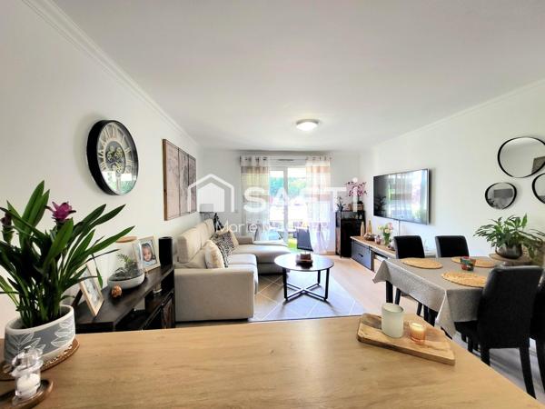 CAVALAIRE-SUR-MER –  APPARTEMENT T2  DE 42M2 ENTIÈREMENT RÉNOVÉ AVEC TERRASSE, PARKING ET PISCINE RESIDENCE SECURISEE DE STANDING PROCHE CENTRE- VILLE.