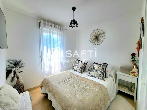 CAVALAIRE-SUR-MER –  APPARTEMENT T2  DE 42M2 ENTIÈREMENT RÉNOVÉ AVEC TERRASSE, PARKING ET PISCINE RESIDENCE SECURISEE DE STANDING PROCHE CENTRE- VILLE.