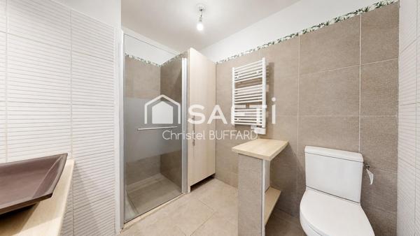 Marseille 10e – Appartement contemporain avec terrasse, parking et piscine dans une résidence au calme
