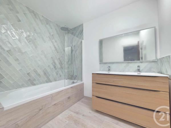 Appartement F4 à vendre  4 pièces - 73,39 m2 LE CASTELLET - 83