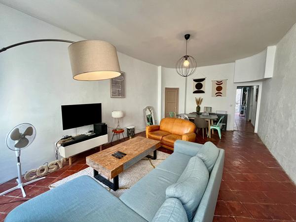 Appartement T2 traversant avec terrasse et patio à vendre Carcassonne Bastide