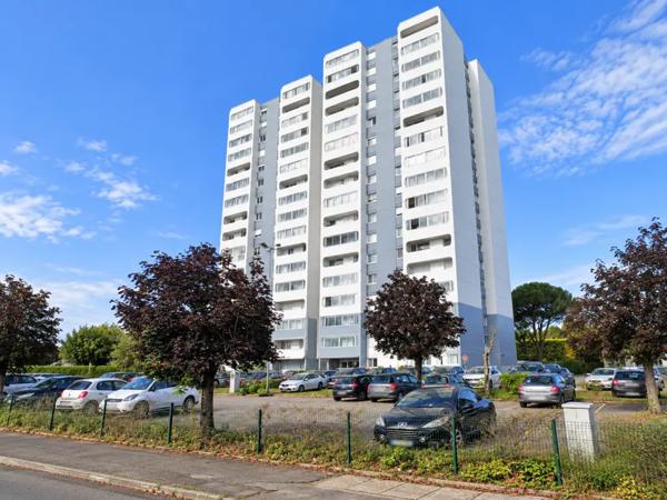 grand appartement T5 de 107m2 dans résidence calme avec 2 ba