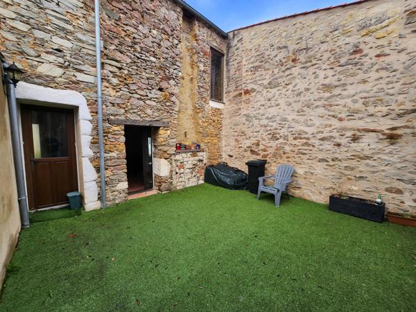 Mareuil-sur-Lay-Dissais (85320) Maison de ville charmante