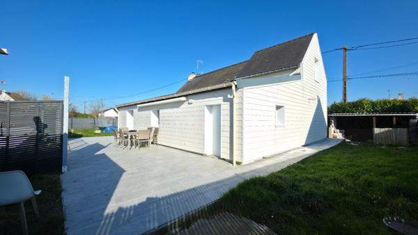Grande maison familiale d'environ 135m² avec vie de plain-pied, jardin et piscine en campagne de Trignac