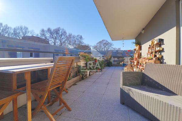 A vendre T4 75 m2 LUMINEUX TRAVERSANT GRANDE TERRASSE SUD CALME PARKING DERNIER ETAGE