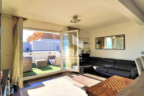 A vendre T4 75 m2 LUMINEUX TRAVERSANT GRANDE TERRASSE SUD CALME PARKING DERNIER ETAGE