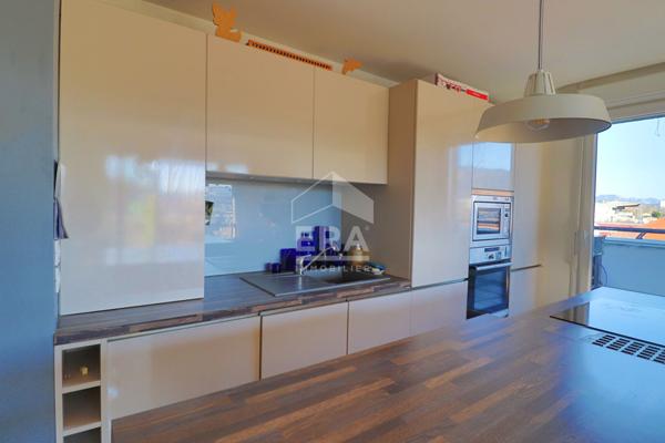 A vendre T4 75 m2 LUMINEUX TRAVERSANT GRANDE TERRASSE SUD CALME PARKING DERNIER ETAGE