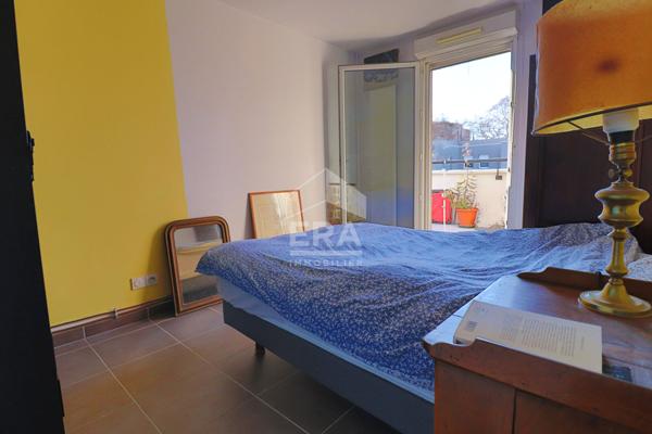 A vendre T4 75 m2 LUMINEUX TRAVERSANT GRANDE TERRASSE SUD CALME PARKING DERNIER ETAGE