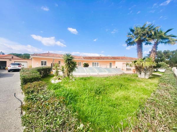 Maison Pia / Plain pied / Piscine / Garage