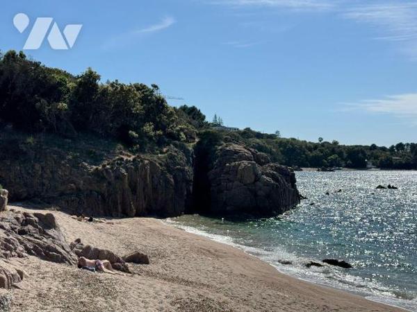 À VENDRE : PIETROSELLA  - T2 VUE SUR LES ÎLES SANGUINAIRES ET TERRASSE
Découvrez cet apparteme...
