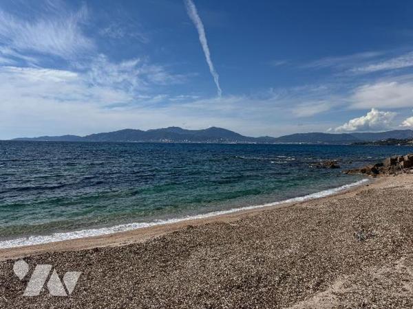 À VENDRE : PIETROSELLA  - T2 VUE SUR LES ÎLES SANGUINAIRES ET TERRASSE
Découvrez cet apparteme...