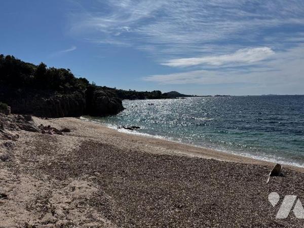 À VENDRE : PIETROSELLA  - T2 VUE SUR LES ÎLES SANGUINAIRES ET TERRASSE
Découvrez cet apparteme...