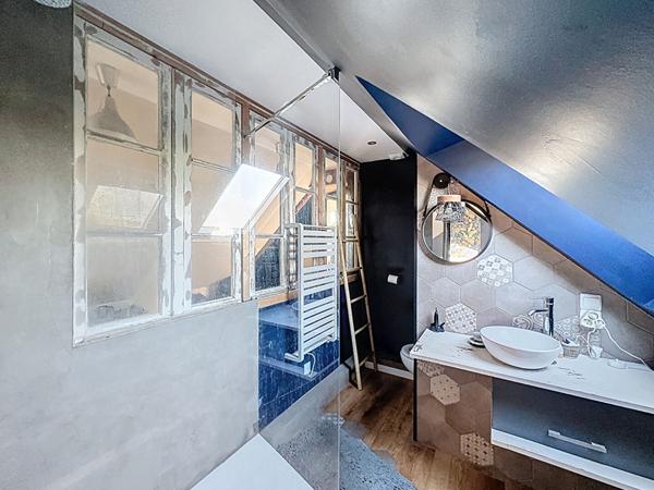 Inzinzac-Lochrist - Maison 142 m² des années 60 - 5 chambres - jardin