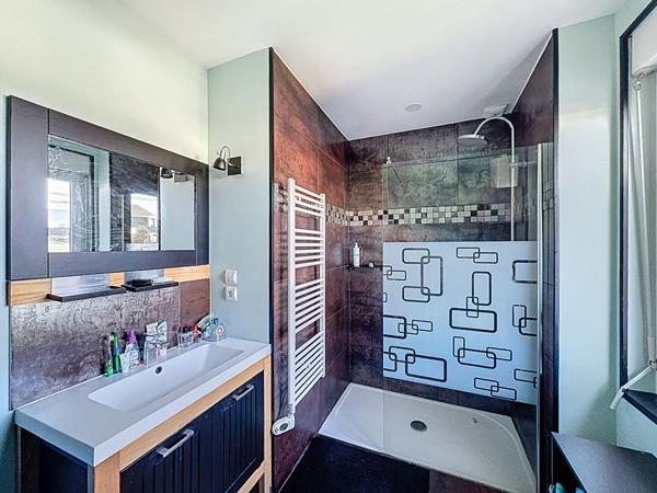 Inzinzac-Lochrist - Maison 142 m² des années 60 - 5 chambres - jardin