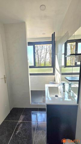 Maison rénovée avec volumes, dépendances et cadre nature