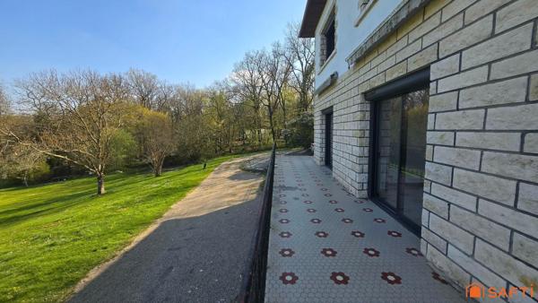 Maison rénovée avec volumes, dépendances et cadre nature