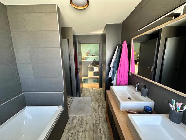Maison à vendre 7 pièces jardin piscine bain nordique