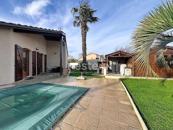 SOUS OFFRE ACCEPTEE PAR LES PROPRIETAIRES- VILLATE- Maison de plain-pied avec piscine sur plus de 1000 m² de terrain -