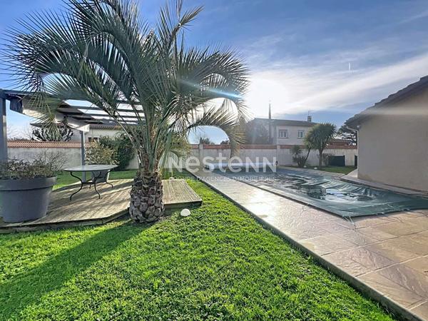SOUS OFFRE ACCEPTEE PAR LES PROPRIETAIRES- VILLATE- Maison de plain-pied avec piscine sur plus de 1000 m² de terrain -