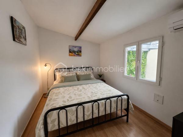A découvrir tout de suite!!!

Découvrez cette charmante maison des années 1950 située dans un quartier calme et résidentiel. Avec ses 98 m² de surface habitable agrémentés d'une terrasse, elle vous promet des moments de détente en toute simplicité.

Cette maison de plain-pied offre de beaux espaces baignés de lumière naturelle. L'agencement intérieur allie charme et fonctionnalité et s'articule autour de la terrasse. Un véritable coup de coeur avec des espaces bien définis et une construction solide.

Au sous-sol, possibilité d'amménager un  bel espace et donner libre cours à vos envies.

Ne manquez pas cette opportunité unique d'acquérir une maison alliant charme historique, style atypique et fonctionnalité moderne. 
Contactez GÉRALD DIOMAR pour plus de détails !