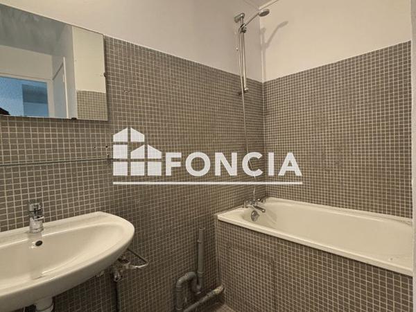 Location Studio 27.4 m² - 25 RUE DE CUQUES Aix-en-provence 13100